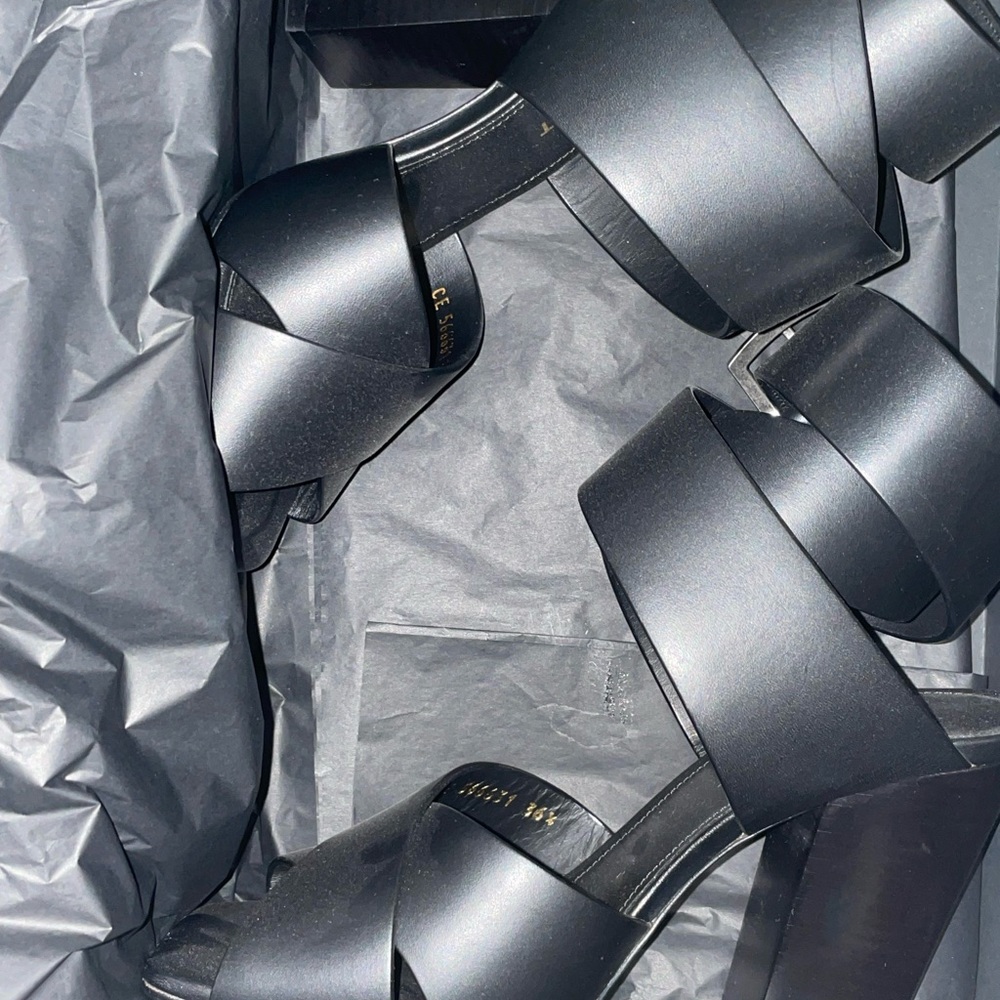 Saint Laurent black leather heels with buckle